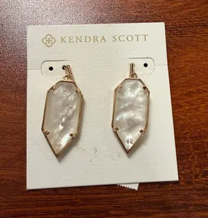 NWT Retired Kendra Scott Palmer Rose Gold Mother of Pearl Drop Earrings thumbnail 1