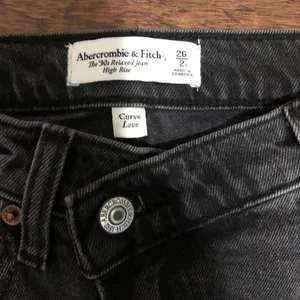 Abercrombie Curve Love High Rise 90s Relaxed Jeans 26 Curve Love thumbnail 2