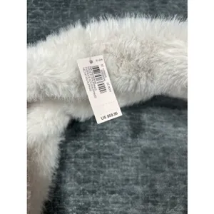 Victoria's Secret Faux Fur Tote Bag Cream Ivory‎ VS Logo NWT Soft Plush Handbag thumbnail 3