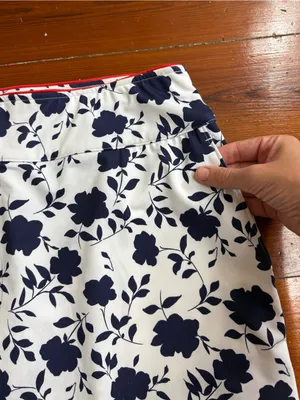Fairway & Greene Floral Print Golf Skort Scalloped Hem Red Trim Sz S 💚🍄 thumbnail 2