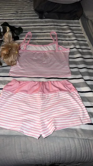 Set of top and shorts size large cropped top thumbnail 7