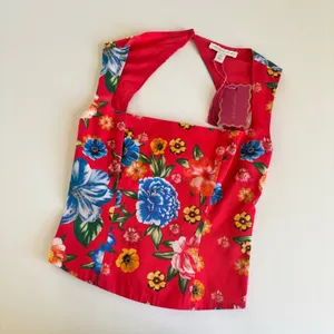 Chelsea & Violet Red Square Neckline Floral Print Sleeveless Blouse Women’s XS thumbnail 8