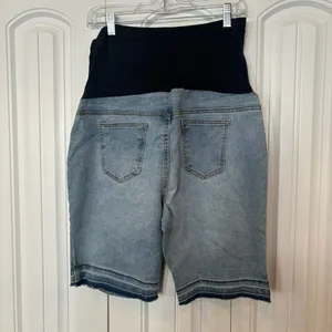 Time and Tru Light Wash Denim Bermuda Maternity‎ Shorts Size Medium thumbnail 2