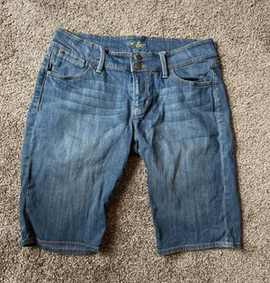 Old navy jean shorts thumbnail 1