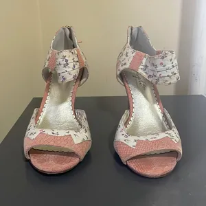 Miss Albright ANTHRO Pink White Multi Floral Peep Toe Back Zip Heels EUC 7.5 thumbnail 3
