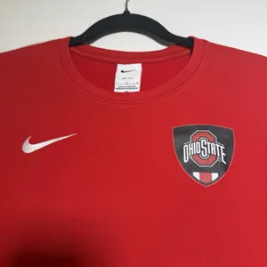 Nike Ohio State University Buckeyes Women's Large Red Crewneck Sweater Pullover thumbnail 2