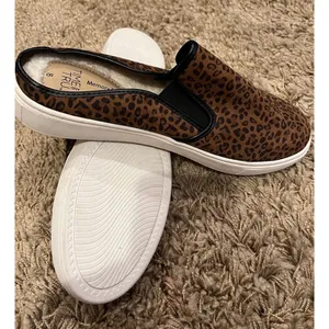 Time and Tru Leopard Mule White Sole Memory Foam Footbed Size 8 thumbnail 2