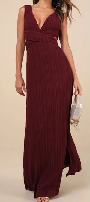 Lulu's Compelling Poise Burgundy Plisse Cutout Sleeveless Gown‎ Size Large NWOT thumbnail 1