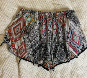 LG TOIII Floral Creme Booty Shorts thumbnail 2