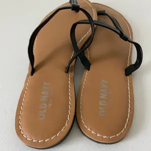 EUC | Old Navy women’s black thong strap sandals — size‎ 7 thumbnail 3
