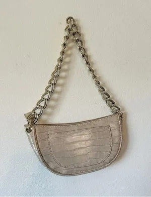 Zara Small Cream Shoulder Bag with Gold Chain Strap thumbnail 1