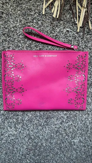 Hot pink clutch New York and Company thumbnail 2