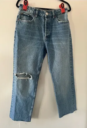 Zara High Rise Relaxed Mom Jeans 8 Button Fly Distressed Casual Model Off Duty thumbnail 1