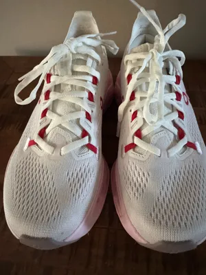 Shoes On Cloud Running thumbnail 3