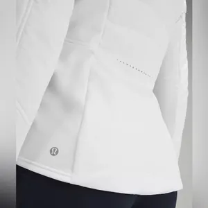 Lululemon Another Mile Puffer Hooded Jacket White Size 4 NWT thumbnail 4