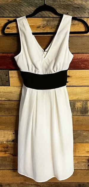 Victoria’s Secret White And Black‎ Dress Size 0 thumbnail 1
