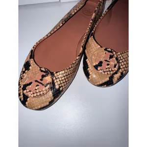 Tory Burch Stamp Snake Printed Leather Mini Travel Ballet Flats Sz 9‎ 1 thumbnail 4