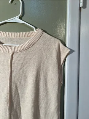 Women’s Size Medium Cap Sleeve Sweater Vest Crewneck Apricot Cream Orange RC6487 thumbnail 6