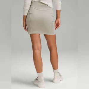 Lululemon NWT Scuba Mid-Rise Mini Skirt *Velvet Cord Riverstone Size 8 thumbnail 2