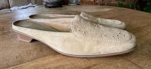 ANTONIO MELANI Suede Beige Mules Women's with a small comfortable heel 7.5 thumbnail 1