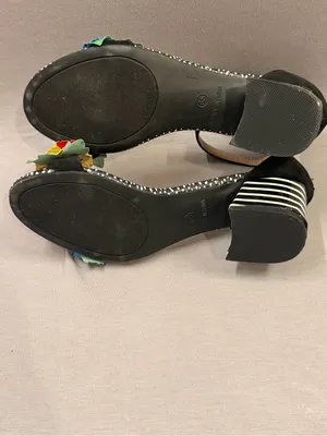 Betsey Johnson Black colorful Floral Applique Block Heel Sandals 6.5 NWOT whimsy thumbnail 2