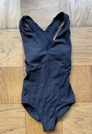 Lululemon black City One Piece size 4 NWOT w/ built in bra thumbnail 2