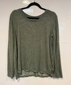 Women’s Lightweight Athleta Long-Sleeve Top‎ in Olive Green thumbnail 1