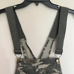 Forever 21 Camo Overall‎ Dress Womens Small Green Camouflage Mini Skirt Pinafore thumbnail 3