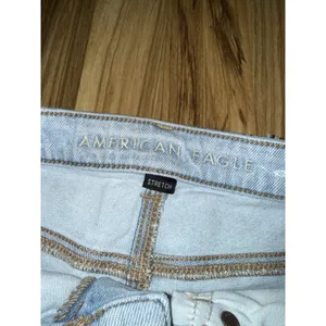 American‎ Eagle Mom Shorts Women's Sz 4 Distressed Stretch Light Wash 2020 thumbnail 2