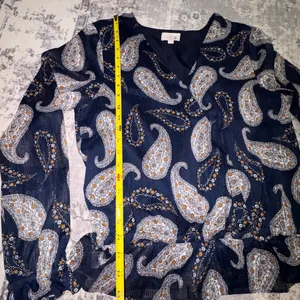 LOFT Outlet Women’s Medium Paisley Blouse Navy Floral Button Front Long Sleeve Peplum thumbnail 4