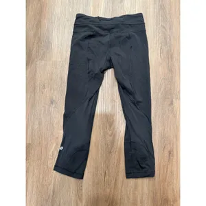 Lululemon Black Crop Leggings Size 4 Athleisure Running Workout Pants‎ thumbnail 2