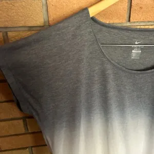 Nike Dri-Fit Athletic Casual Grey and White Ombre Lightweight Shirt One Size thumbnail 2
