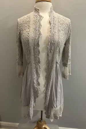 BKE Boutique Chiffon Lace overlay Flyaway Cardigan. Size XSmall Glacier … thumbnail 2