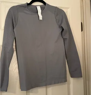 Fabletics Steel Grey Long Sleeve Workout Top – S thumbnail 2