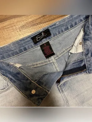Earl Jean Women’s Light Blue Denim Raw Hem Shorts W/ Crochet Lace Detail Size 4 thumbnail 5