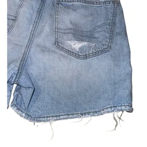 American Eagle High Rise‎ Baggy Shorts Size 26 Distressed Light Wash Spring Mom thumbnail 8