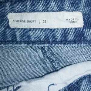 PacSun High Rise 24 Square Pocket Raw Hem Jeans Shorts thumbnail 3