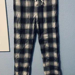 Aeropostale Plaid Flannel Lounge Sleep Pants Black Gray White XS thumbnail 4