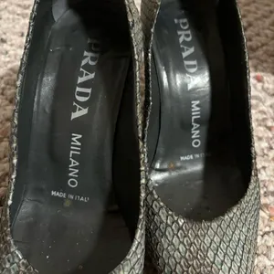 Prada Vintage Python Scales Skin Leather Pumps- Size 35 thumbnail 4