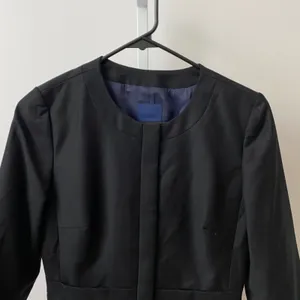 J.Crew Size 2‎ Black Wool Peplum Blazer 3/4 Sleeve Hidden Button Career Jacket thumbnail 2