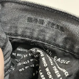 American Eagle High Rise Black Mom Jeans Women's‎ Size 2 Distressed thumbnail 7