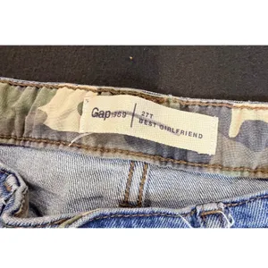 Gap 1969 Best Girlfriend Jeans 27T Light Wash Distressed Camo Trim Cuff cropped thumbnail 6