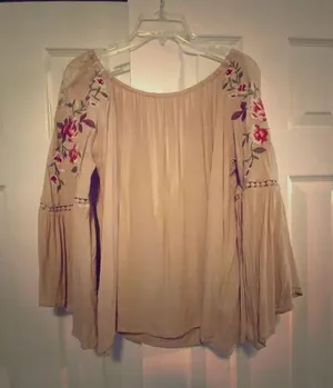Umgee 3/4 sleeve, off shoulder top. LIKE NEW!! thumbnail 1
