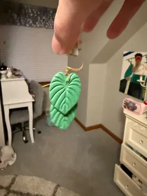Gold green leaf earings thumbnail 3