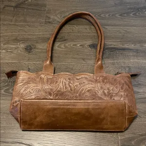 Leaders in Leather Light Brown Leather Shoulder Bag w/ Floral Western Design thumbnail 5