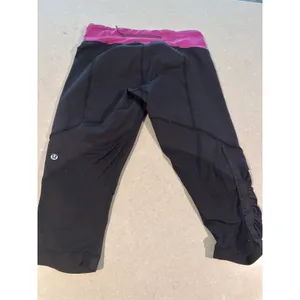 Lululemon Black‎ Crop Leggings Size 8 Yoga Workout Athletic Pants thumbnail 3