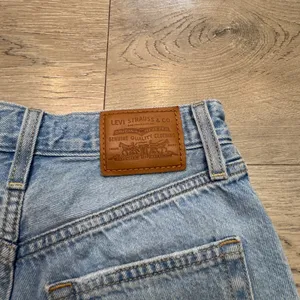 Levi's Premium Ribcage Shorts Light Wash High Rise Denim‎ Cut Off Blue Womens 24 thumbnail 9