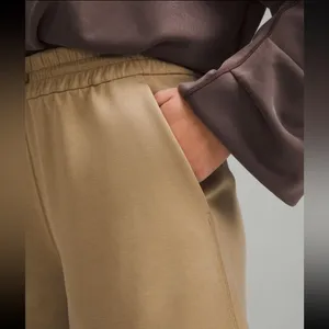 Lululemon NWT Softstreme High-Rise Short 4" Filbert Tan thumbnail 4