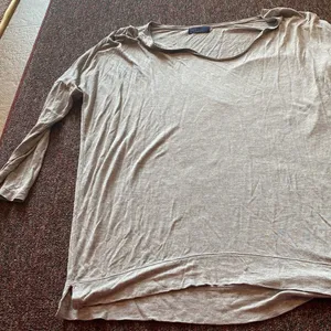 Gap small grey tee‎ thumbnail 3