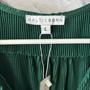 Baltic Born Athena Pleated Maxi Dress Forest Green Maxi Dress Large NWT wedding thumbnail 9